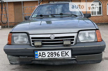 Седан Opel Ascona 1988 в Жмеринке