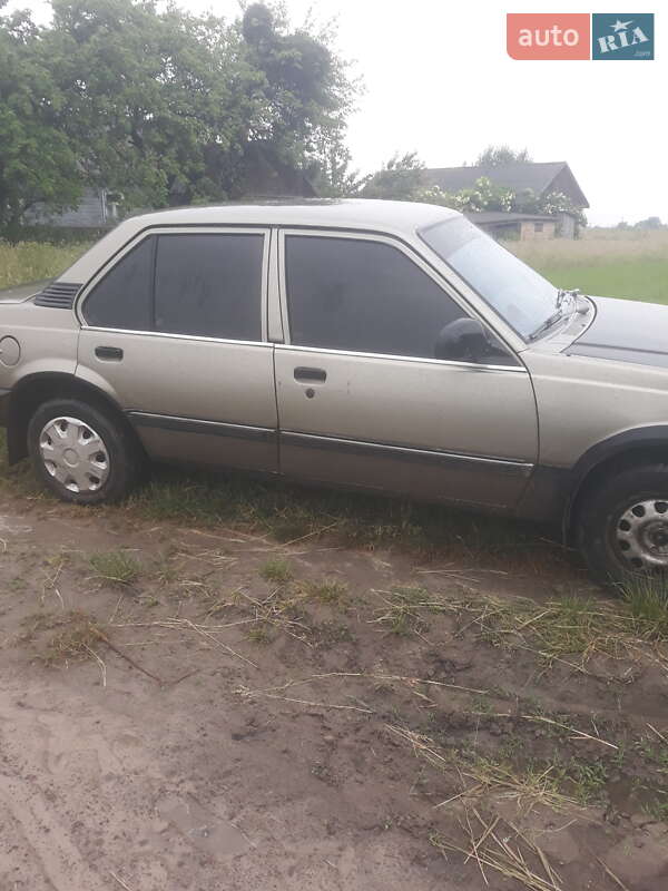 Седан Opel Ascona 1986 в Володимирі