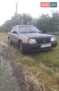 Седан Opel Ascona 1986 в Владимире