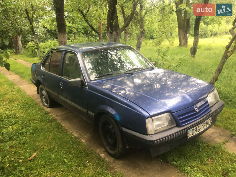 Седан Opel Ascona 1986 в Вижнице