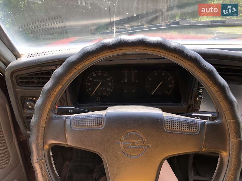 Седан Opel Ascona 1987 в Виннице