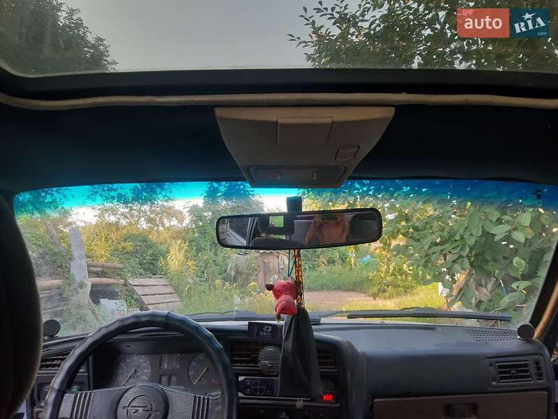 Седан Opel Ascona 1988 в Полтаве