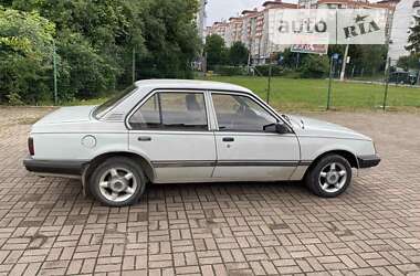 Седан Opel Ascona 1987 в Черновцах