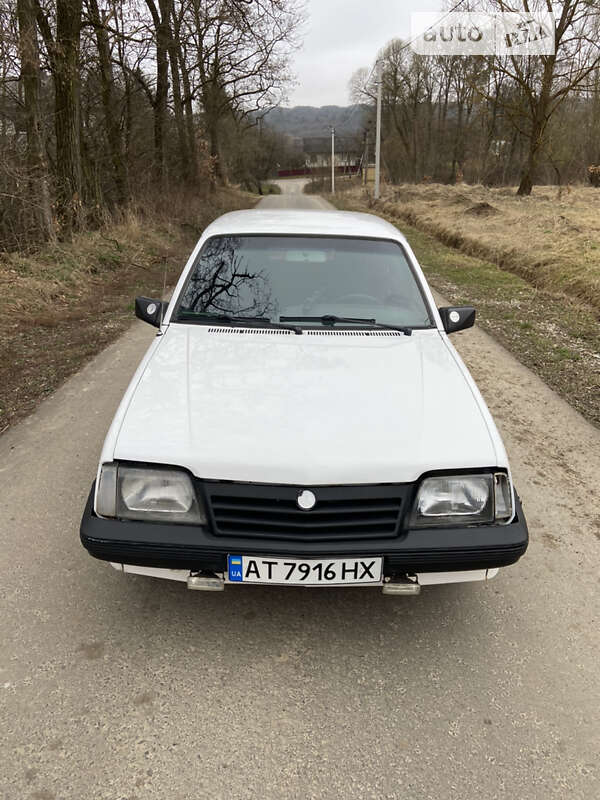 Седан Opel Ascona 1988 в Ивано-Франковске
