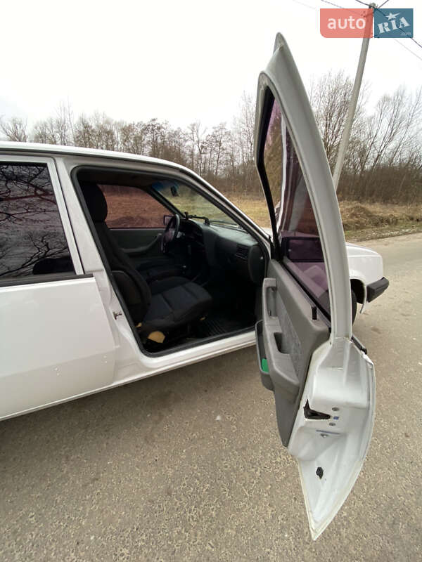 Седан Opel Ascona 1988 в Ивано-Франковске