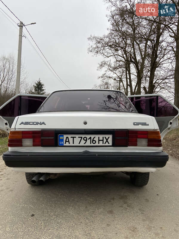 Седан Opel Ascona 1988 в Ивано-Франковске