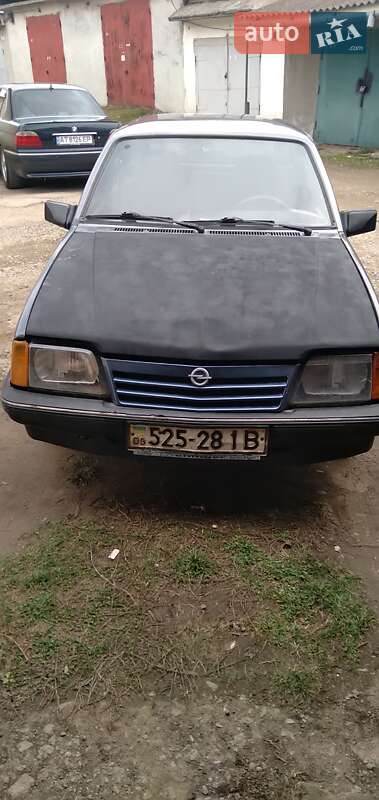 Хетчбек Opel Ascona 1986 в Івано-Франківську