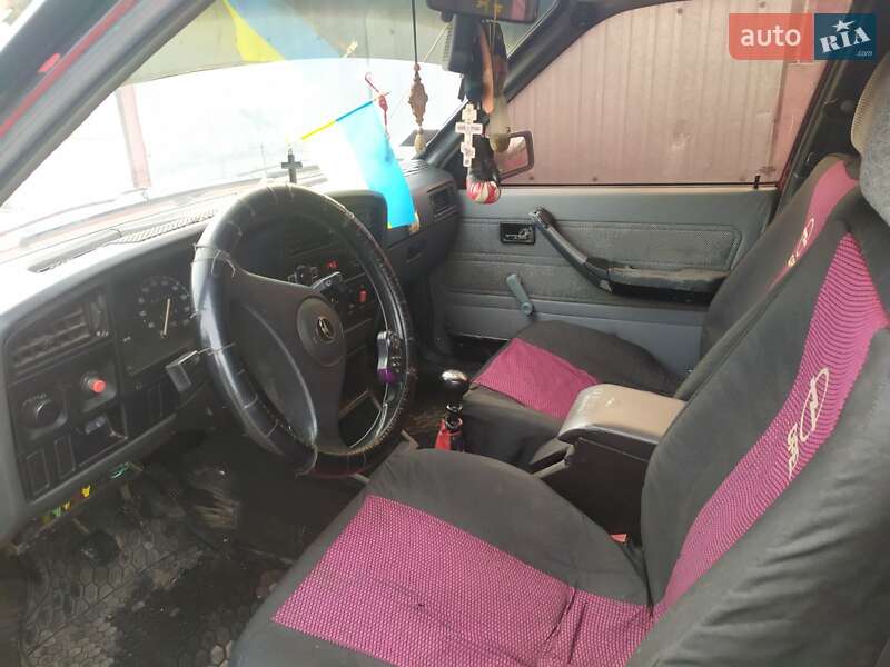 Хэтчбек Opel Ascona 1986 в Остроге