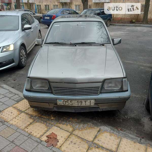 Седан Opel Ascona 1988 в Тернополе
