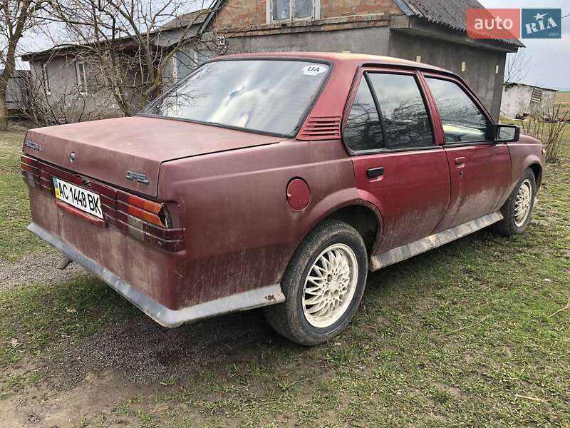 Седан Opel Ascona 1986 в Луцке