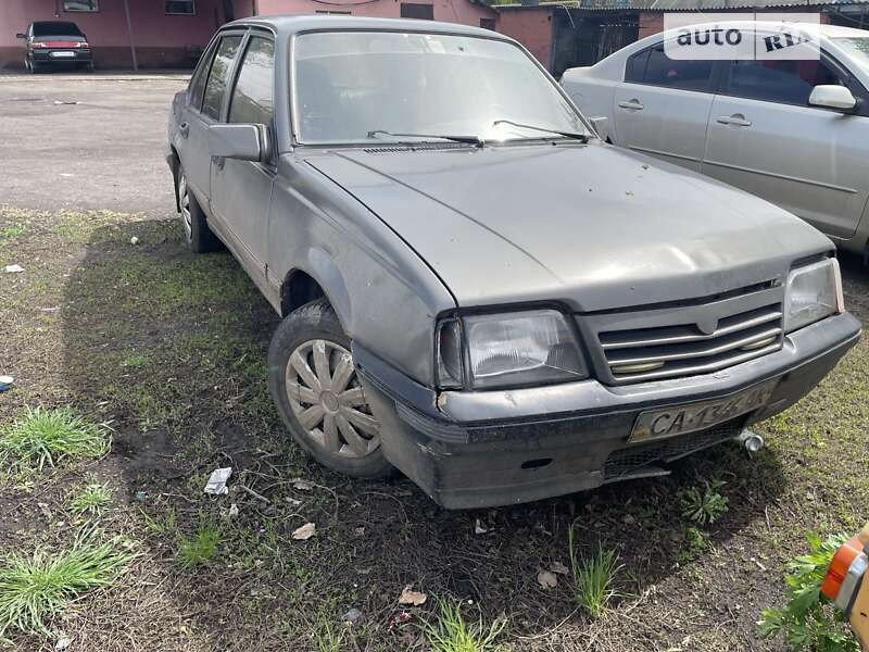 Седан Opel Ascona 1987 в Селидово