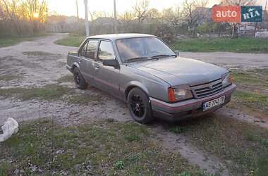 Седан Opel Ascona 1986 в Днепре