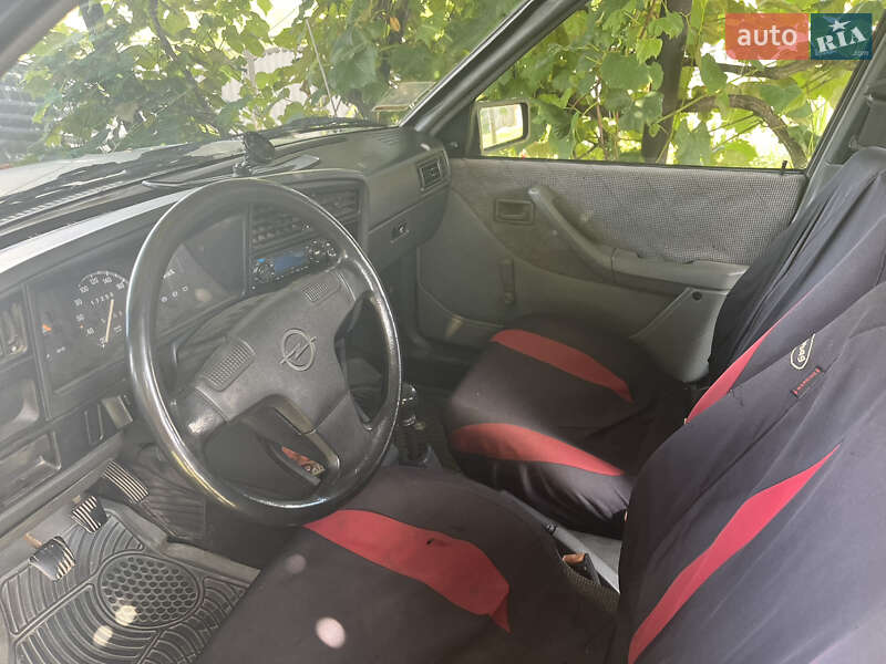 Седан Opel Ascona 1986 в Калуше