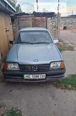 Седан Opel Ascona 1985 в Кривому Розі