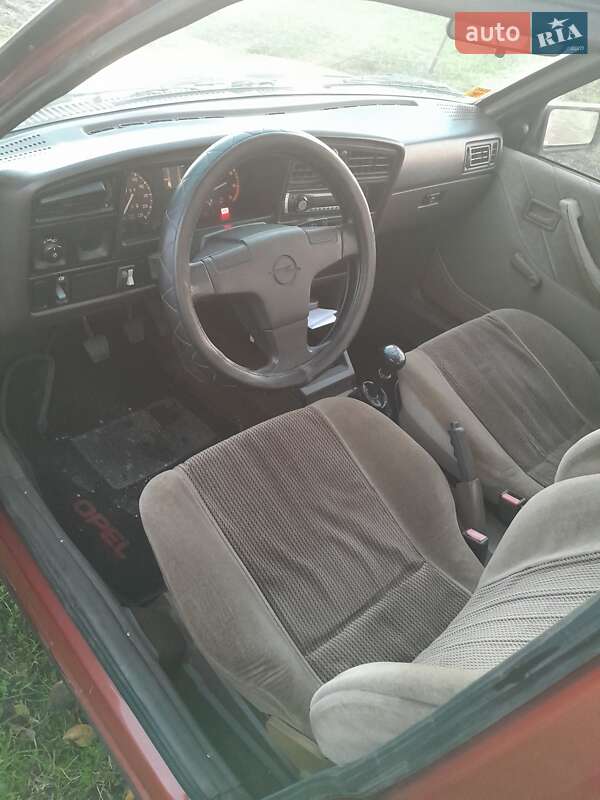 Седан Opel Ascona 1987 в Владимире фото 14 Седан Opel Ascona 1987 в Владимире