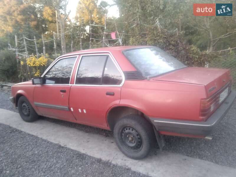 Седан Opel Ascona 1983 в Староконстантинове