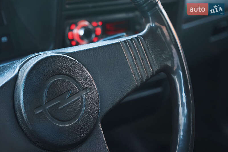 Седан Opel Ascona 1983 в Ивано-Франковске