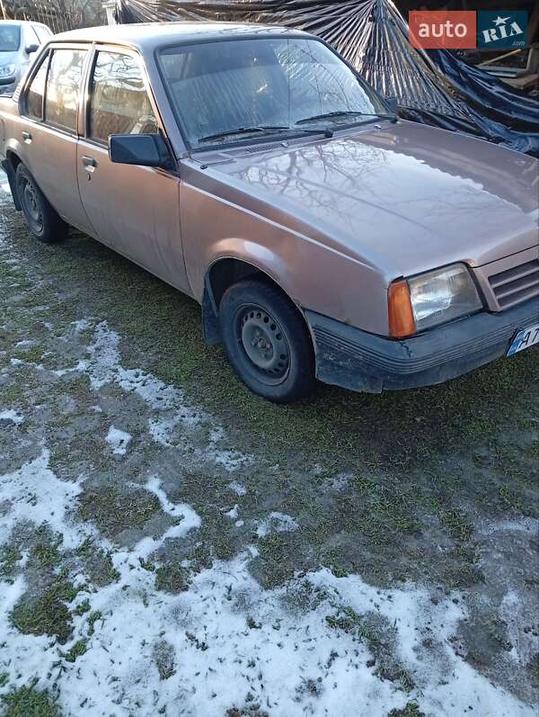 Седан Opel Ascona 1986 в Косове