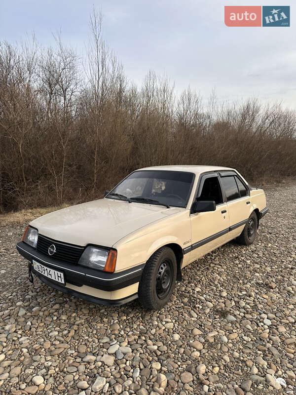 Седан Opel Ascona 1983 в Ивано-Франковске