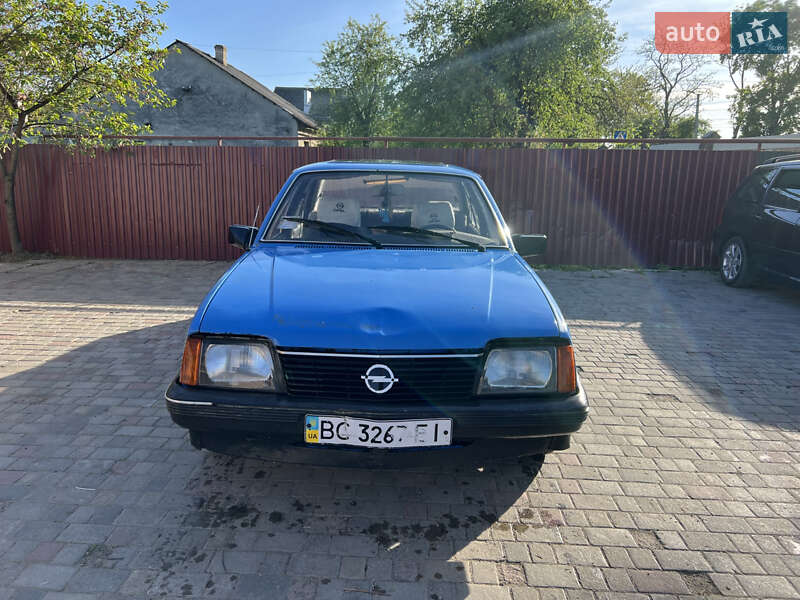 Седан Opel Ascona 1983 в Самборе