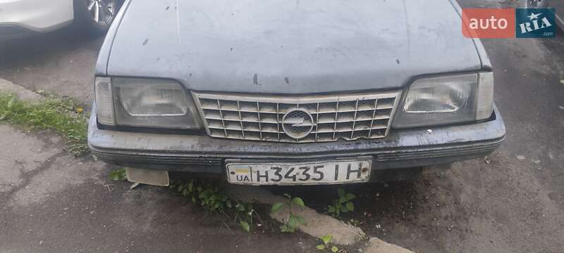 Хэтчбек Opel Ascona 1985 в Стебнику