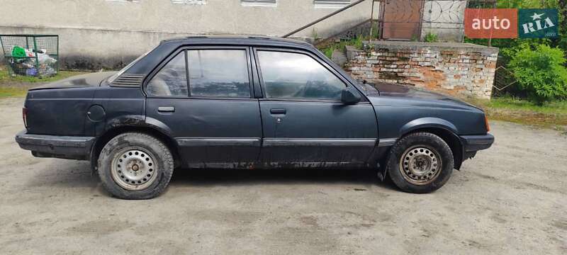 Седан Opel Ascona 1988 в Монастыриске