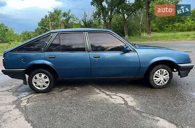 Хэтчбек Opel Ascona 1988 в 