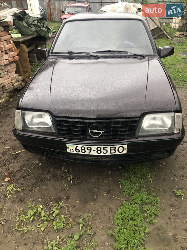 Хетчбек Opel Ascona 1986 в Володимирі