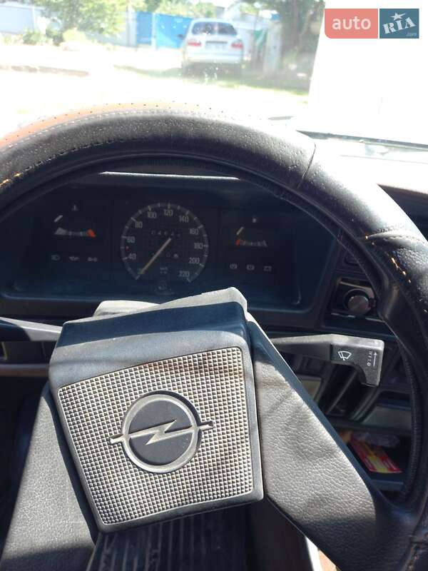 Седан Opel Ascona 1987 в Березане