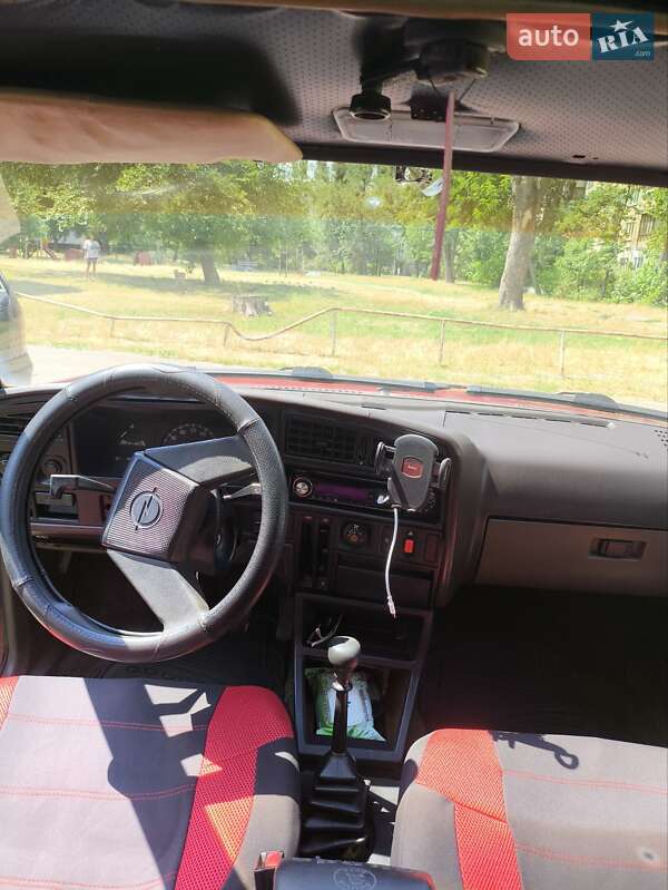 Седан Opel Ascona 1987 в Киеве