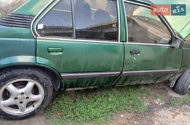 Седан Opel Ascona 1983 в Ужгороде