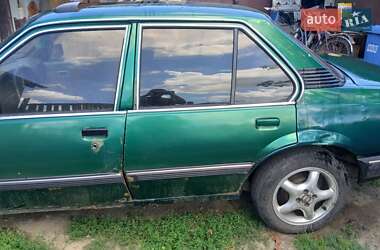 Седан Opel Ascona 1983 в Ужгороде