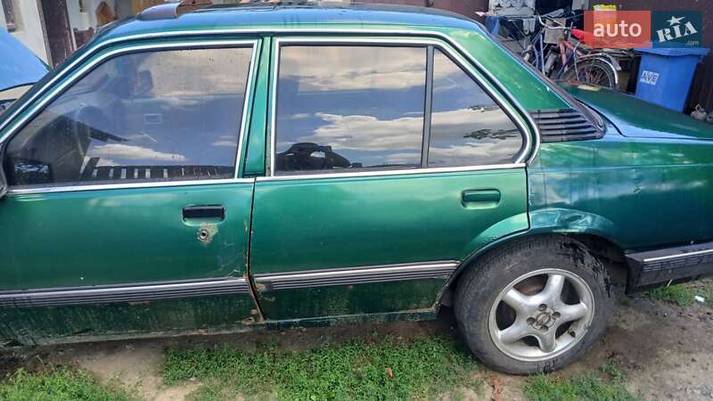 Седан Opel Ascona 1983 в Ужгороде