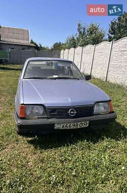 Хэтчбек Opel Ascona 1988 в Великодолинском