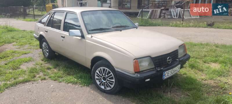 Хэтчбек Opel Ascona 1986 в Черновцах
