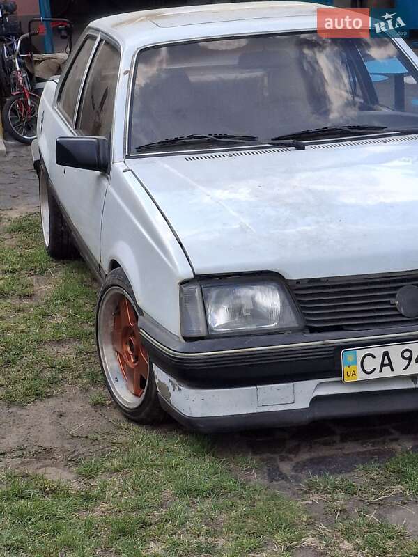 Купе Opel Ascona 1983 в Городище