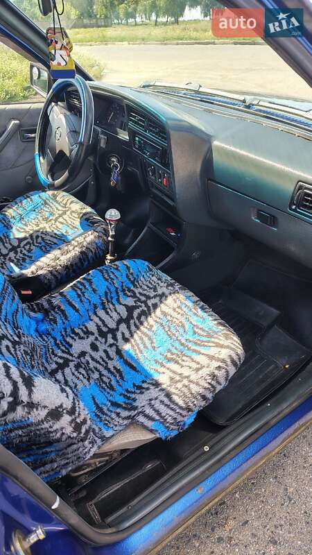 Седан Opel Ascona 1988 в Сумах