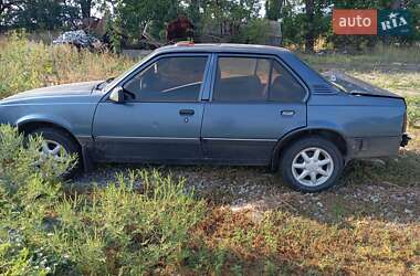 Седан Opel Ascona 1988 в Новом