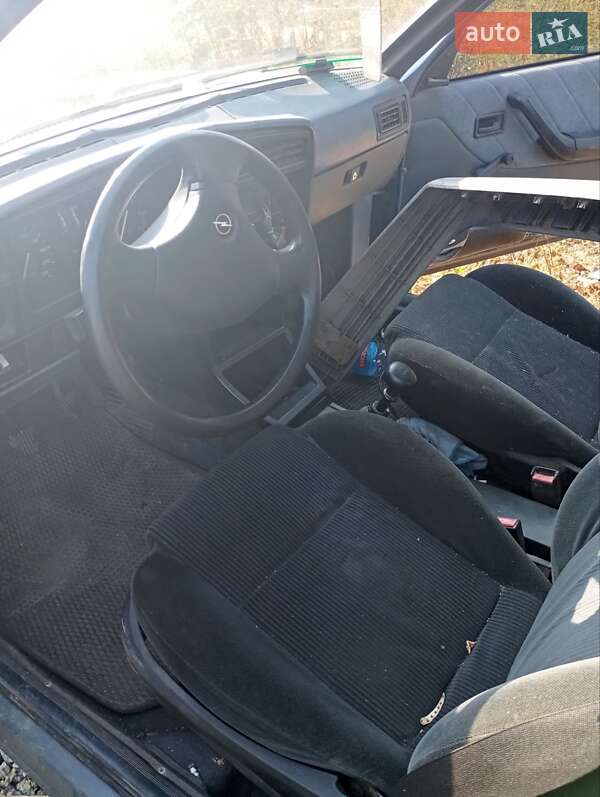 Седан Opel Ascona 1988 в Новом фото 11 Седан Opel Ascona 1988 в Новом