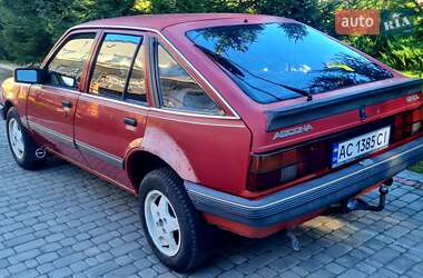 Хэтчбек Opel Ascona 1986 в 