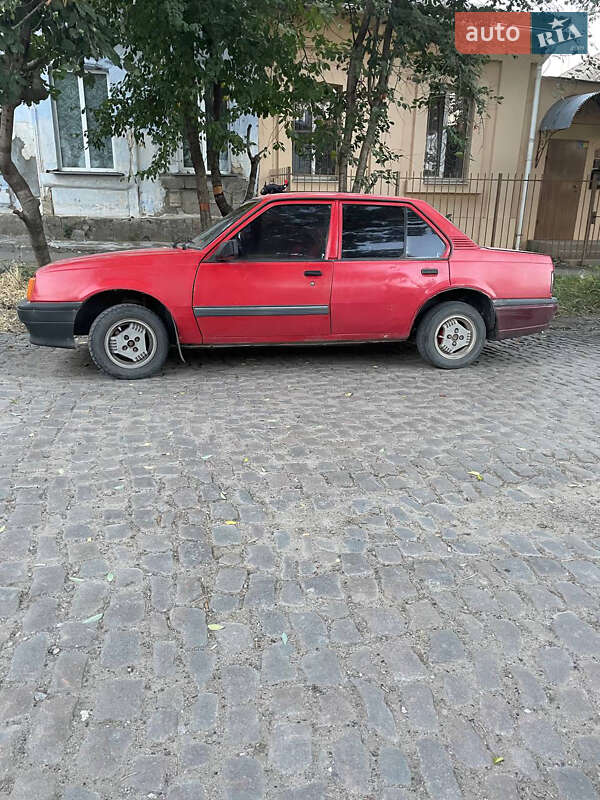 Седан Opel Ascona 1987 в Николаевском