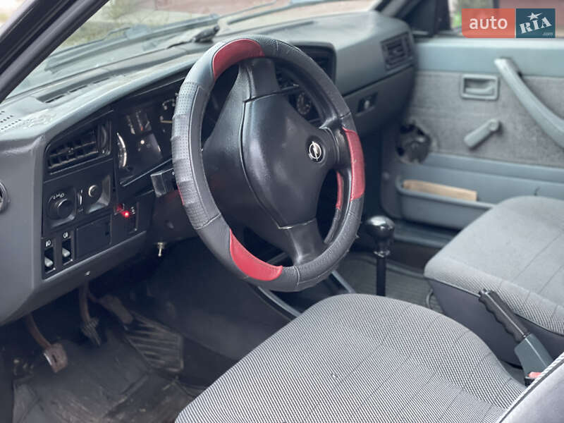 Седан Opel Ascona 1986 в Буче