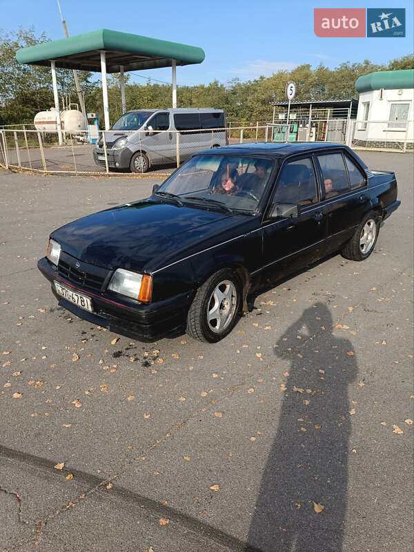 Седан Opel Ascona 1987 в Глыбокой