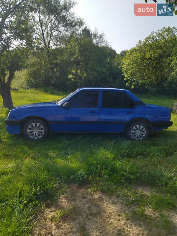 Седан Opel Ascona 1988 в Сторожинце