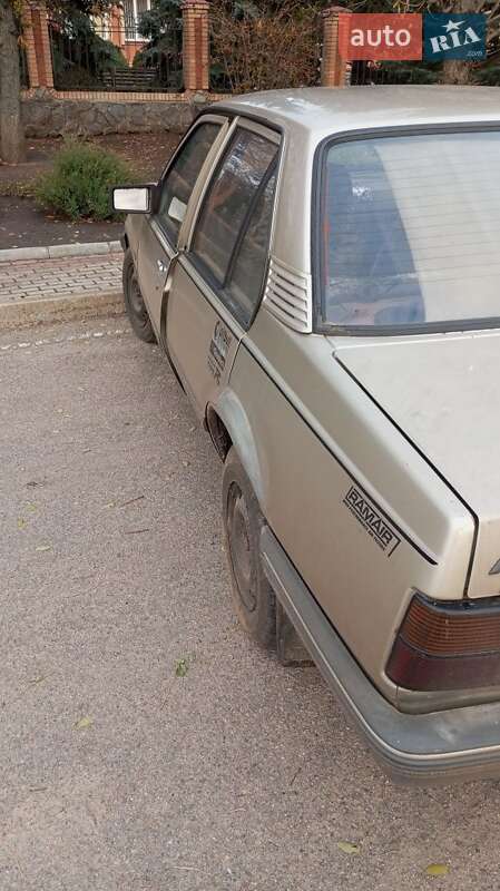 Седан Opel Ascona 1988 в Олександрії