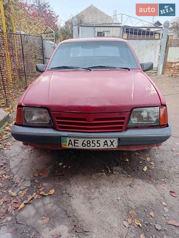 Седан Opel Ascona 1988 в Дніпрі