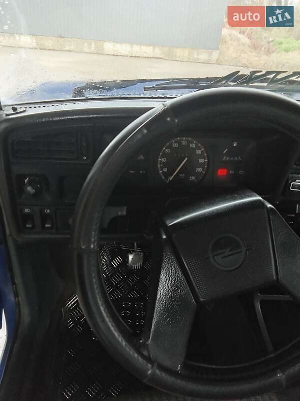 Седан Opel Ascona 1988 в Чернівцях фото 5 Седан Opel Ascona 1988 в Чернівцях