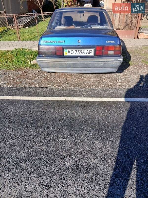 Седан Opel Ascona 1988 в Ужгороді