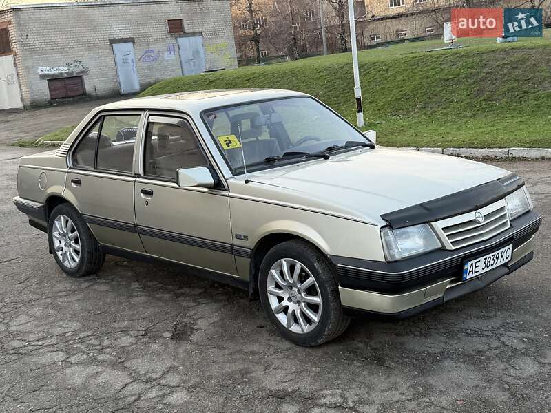 Седан Opel Ascona 1988 в Кам'янському