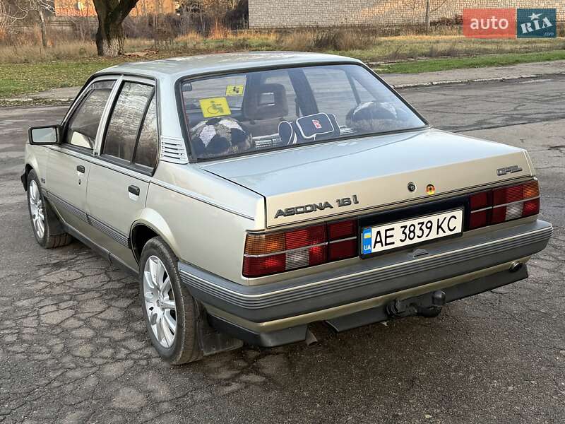 Седан Opel Ascona 1988 в Кам'янському